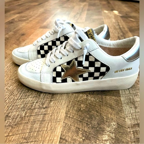 Shoes - vintage havana sneakers